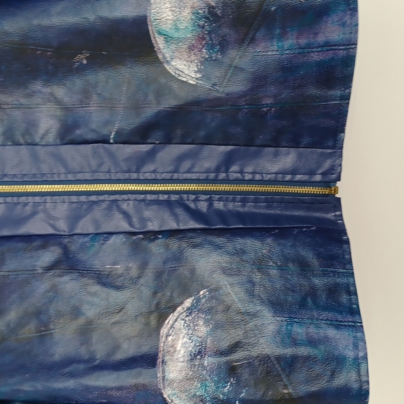 ✨3/$25✨Disney Decendants Youth Raincoat - L (10/12) - Picture 5 of 9